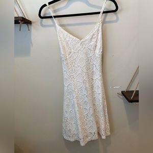 L white dress